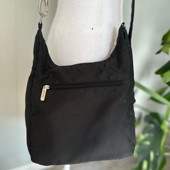 🛍️TRAVELON Black cross body bag with lots pockets and adjustable strap. - Picture 6 of 9
